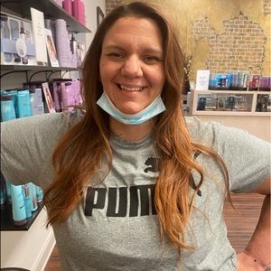 Meet your Posher, Larissa